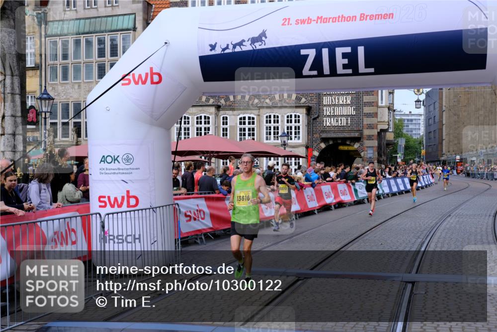 13.09.2026 - 21. swb-Marathon Bremen Tim E. http://msf.ph/oto/10300122 13.09.2026 10:40:43 Ziel 11373, 13563, 13566, 13616 meine-sportfotos.de
