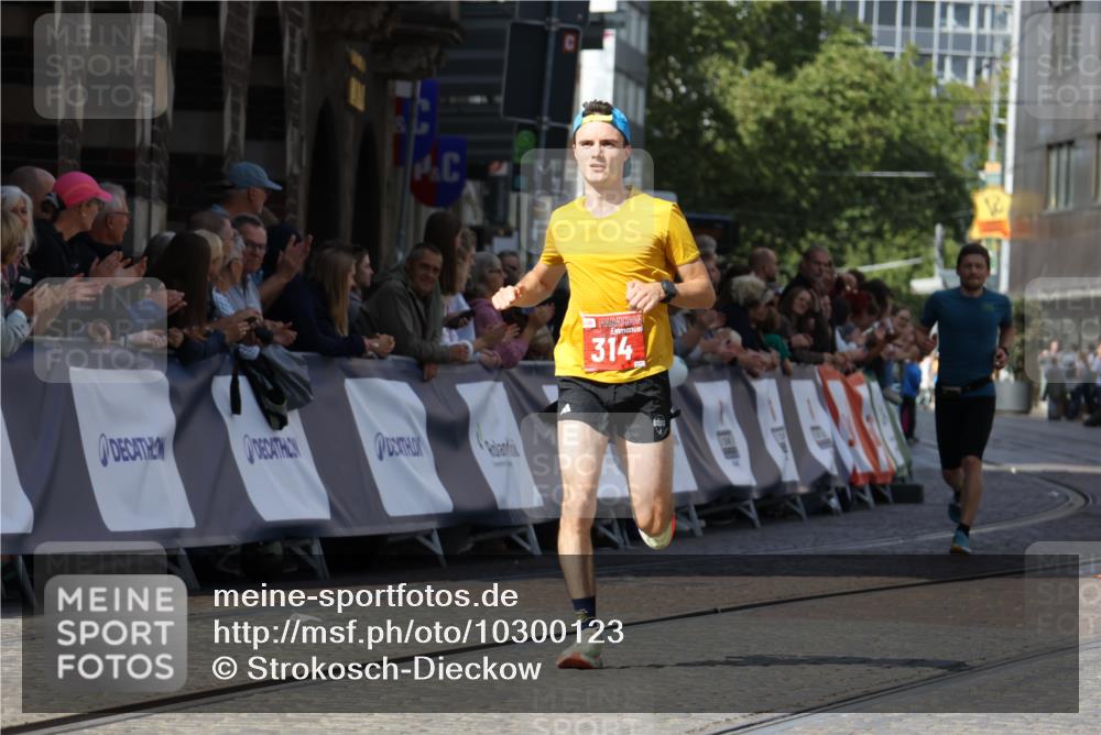 13.09.2026 - 21. swb-Marathon Bremen Strokosch-Dieckow http://msf.ph/oto/10300123 13.09.2026 12:49:06 Ziel 314, 1917 meine-sportfotos.de