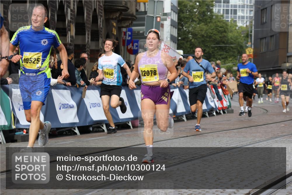 13.09.2026 - 21. swb-Marathon Bremen Strokosch-Dieckow http://msf.ph/oto/10300124 13.09.2026 10:50:36 Ziel 10170, 10233, 10876, 10923, 11111, 11128, 11178, 11497, 11499, 11622, 11680, 12045, 12240, 12269, 13562, 10267, 10764, 11076, 11170, 11753, 11961, 12052, 12070, 12179, 12309, 12488, 12560, 13544 meine-sportfotos.de