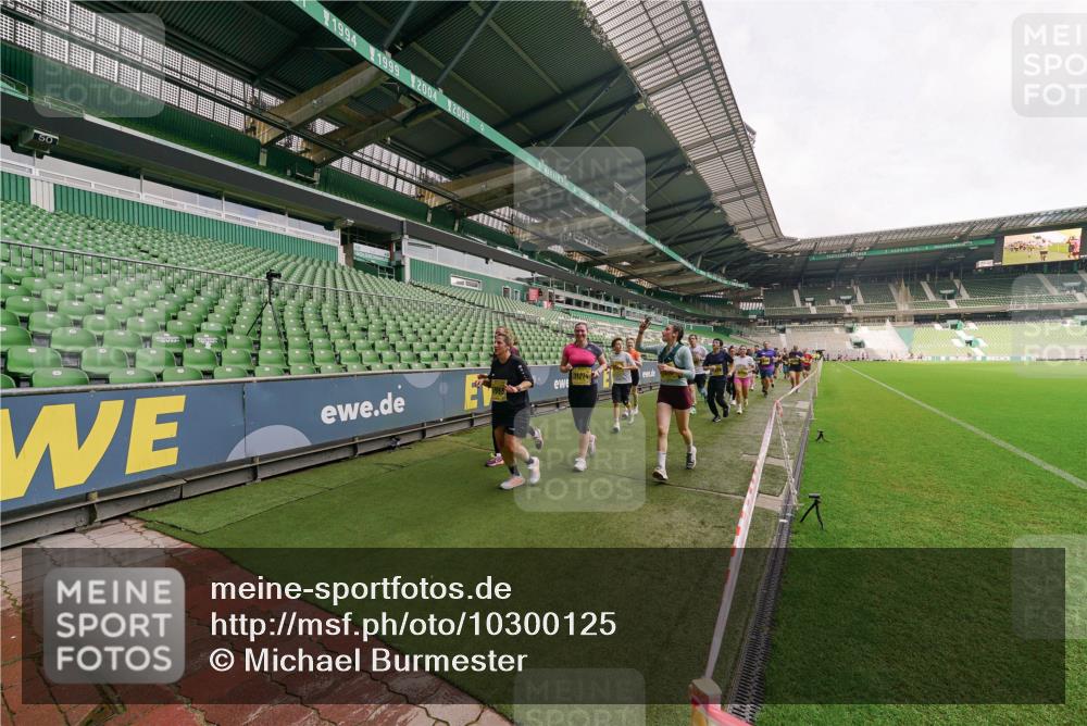 13.09.2026 - 21. swb-Marathon Bremen Michael Burmester http://msf.ph/oto/10300125 13.09.2026 10:38:54 Laufen im Stadion 10090, 10091, 10135, 10138, 10139, 10168, 10188, 10190, 10204, 10205, 10217, 10229, 10238, 10259, 10260, 10273, 10274, 10279, 10280, 10283, 10305, 10314, 10323, 10360, 10363, 10364, 10370, 10375, 10376, 10378, 10404, 10432, 10457, 10465, 10469, 10488, 10493, 10501, 10505, 10510, 10511, 10526, 10556, 10576, 10595, 10609, 10616, 10619, 10630, 10645, 10654, 10660, 10661, 10662, 10664, 10681, 10682, 10686, 10695, 10697, 10712, 10743, 10802, 10823 meine-sportfotos.de