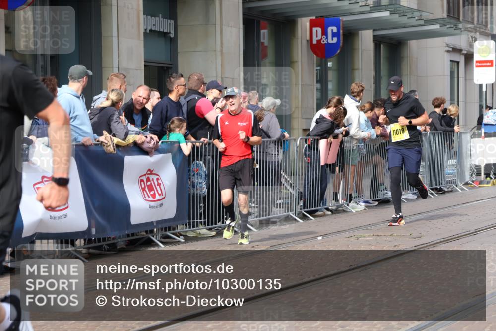 13.09.2026 - 21. swb-Marathon Bremen Strokosch-Dieckow http://msf.ph/oto/10300135 13.09.2026 10:47:44 Ziel 10142, 10316, 10329, 11058, 11193, 11360, 11735, 11781, 12278, 12354, 12487, 12558, 13620, 10172, 10189, 10210, 10223, 10270, 10310, 10393, 10592, 10594, 10807, 10860, 10873, 11018, 11130, 11469, 11634, 11646, 11809, 11894, 12077, 12296, 12318, 12547, 12558, 13521 meine-sportfotos.de