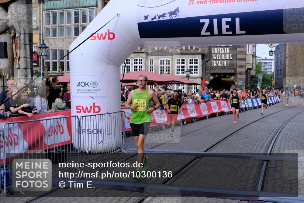 13.09.2026 - 21. swb-Marathon Bremen Tim E. http://msf.ph/oto/10300136 13.09.2026 10:40:44 Ziel 11373, 13563, 13566, 13616 meine-sportfotos.de