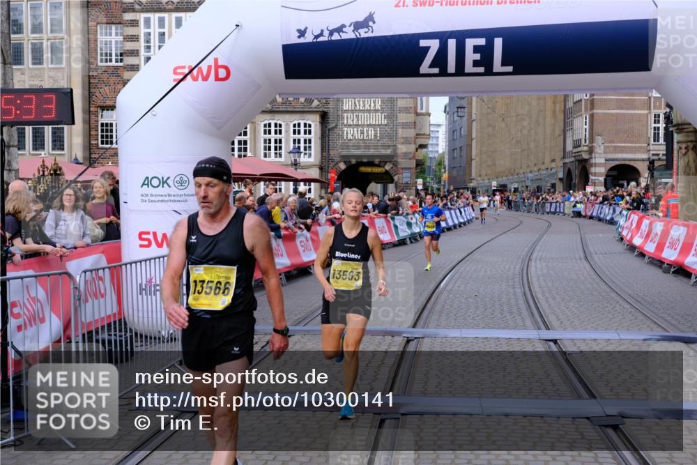 13.09.2026 - 21. swb-Marathon Bremen Tim E. http://msf.ph/oto/10300141 13.09.2026 10:40:50 Ziel 10520, 11373, 13563, 13566, 13616 meine-sportfotos.de