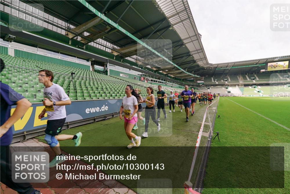 13.09.2026 - 21. swb-Marathon Bremen Michael Burmester http://msf.ph/oto/10300143 13.09.2026 10:38:58 Laufen im Stadion 10090, 10091, 10135, 10138, 10139, 10168, 10188, 10190, 10204, 10205, 10217, 10229, 10238, 10259, 10260, 10273, 10274, 10279, 10280, 10283, 10305, 10314, 10323, 10360, 10363, 10364, 10370, 10375, 10376, 10378, 10404, 10432, 10457, 10465, 10469, 10488, 10493, 10501, 10505, 10510, 10511, 10526, 10556, 10576, 10595, 10609, 10616, 10619, 10630, 10645, 10654, 10660, 10661, 10662, 10664, 10681, 10682, 10686, 10695, 10697, 10712, 10743, 10802, 10823 meine-sportfotos.de
