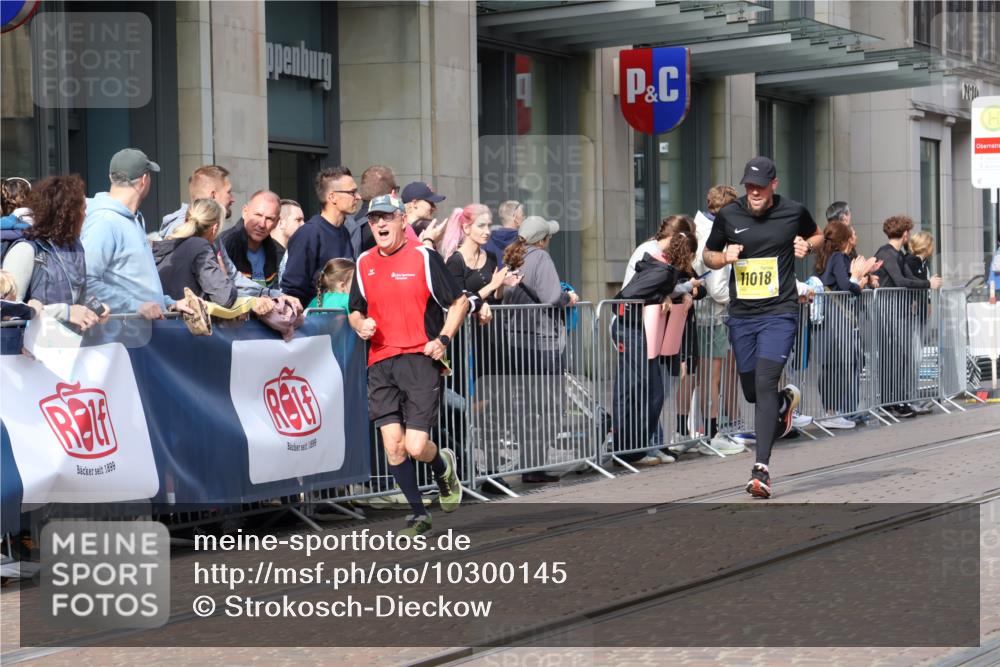 13.09.2026 - 21. swb-Marathon Bremen Strokosch-Dieckow http://msf.ph/oto/10300145 13.09.2026 10:47:44 Ziel 10142, 10316, 10329, 11058, 11193, 11360, 11735, 11781, 12278, 12354, 12487, 12558, 13620, 10172, 10189, 10210, 10223, 10270, 10310, 10393, 10592, 10594, 10807, 10860, 10873, 11018, 11130, 11469, 11634, 11646, 11809, 11894, 12077, 12296, 12318, 12547, 12558, 13521 meine-sportfotos.de