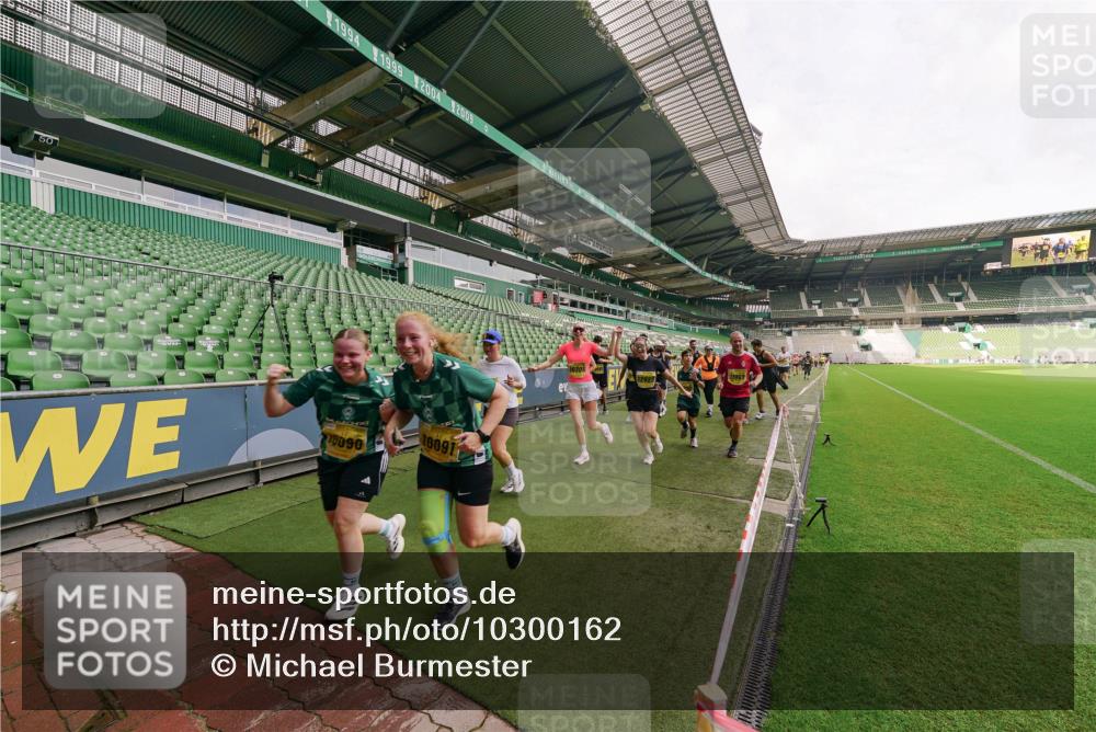 13.09.2026 - 21. swb-Marathon Bremen Michael Burmester http://msf.ph/oto/10300162 13.09.2026 10:39:01 Laufen im Stadion 10090, 10091, 10135, 10138, 10139, 10168, 10188, 10190, 10204, 10205, 10217, 10229, 10238, 10259, 10260, 10273, 10274, 10279, 10280, 10283, 10305, 10314, 10323, 10360, 10363, 10364, 10370, 10375, 10376, 10378, 10404, 10432, 10457, 10465, 10469, 10488, 10493, 10501, 10505, 10510, 10511, 10526, 10556, 10576, 10580, 10595, 10609, 10616, 10619, 10630, 10645, 10654, 10660, 10661, 10662, 10664, 10681, 10682, 10686, 10695, 10697, 10712, 10743, 10802, 10823 meine-sportfotos.de