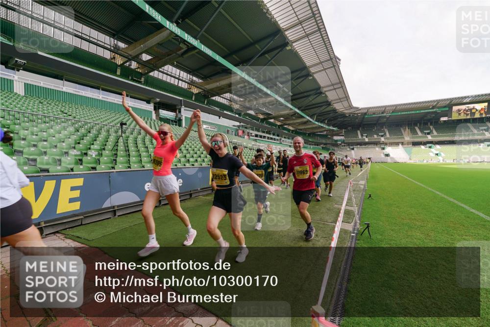 13.09.2026 - 21. swb-Marathon Bremen Michael Burmester http://msf.ph/oto/10300170 13.09.2026 10:39:03 Laufen im Stadion 10090, 10091, 10135, 10138, 10139, 10168, 10188, 10190, 10204, 10205, 10217, 10229, 10238, 10259, 10260, 10279, 10280, 10283, 10305, 10314, 10323, 10360, 10363, 10364, 10370, 10375, 10376, 10378, 10404, 10432, 10457, 10465, 10469, 10484, 10488, 10493, 10501, 10505, 10510, 10511, 10526, 10556, 10576, 10580, 10595, 10609, 10616, 10619, 10630, 10645, 10654, 10660, 10661, 10662, 10664, 10681, 10682, 10686, 10695, 10697, 10712, 10743, 10802, 10823 meine-sportfotos.de