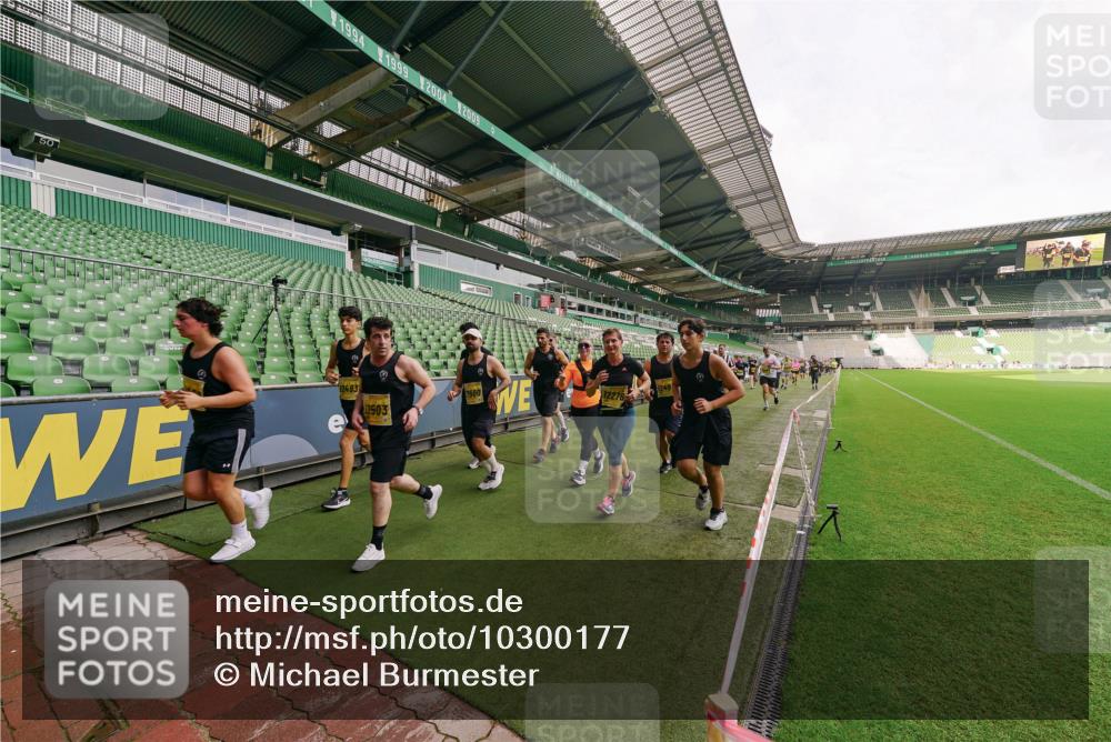 13.09.2026 - 21. swb-Marathon Bremen Michael Burmester http://msf.ph/oto/10300177 13.09.2026 10:39:04 Laufen im Stadion 10090, 10091, 10135, 10138, 10139, 10168, 10188, 10190, 10204, 10205, 10217, 10229, 10238, 10259, 10260, 10279, 10280, 10283, 10305, 10314, 10360, 10363, 10364, 10370, 10375, 10376, 10378, 10404, 10432, 10457, 10465, 10469, 10484, 10488, 10493, 10501, 10505, 10510, 10511, 10526, 10556, 10576, 10580, 10595, 10609, 10616, 10619, 10630, 10645, 10654, 10660, 10661, 10662, 10664, 10681, 10682, 10686, 10695, 10697, 10712, 10743, 10802, 10823 meine-sportfotos.de
