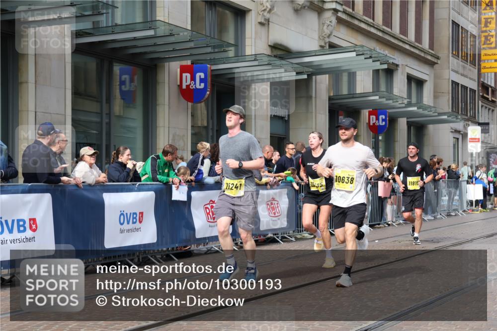 13.09.2026 - 21. swb-Marathon Bremen Strokosch-Dieckow http://msf.ph/oto/10300193 13.09.2026 10:48:12 Ziel 10231, 10269, 10421, 10426, 10489, 10538, 10638, 10770, 10814, 10815, 10917, 10993, 11135, 11196, 11241, 11372, 11582, 11611, 11683, 11815, 11837, 12259, 13570, 10142, 10316, 10329, 11058, 11193, 11241, 11360, 11735, 11781, 12278, 12354, 12487, 13620 meine-sportfotos.de