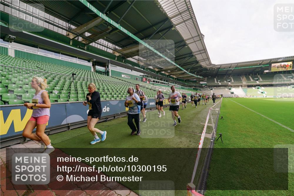 13.09.2026 - 21. swb-Marathon Bremen Michael Burmester http://msf.ph/oto/10300195 13.09.2026 10:39:07 Laufen im Stadion 10090, 10091, 10135, 10138, 10139, 10168, 10188, 10190, 10204, 10205, 10217, 10229, 10234, 10238, 10259, 10260, 10279, 10280, 10283, 10305, 10314, 10360, 10363, 10364, 10370, 10375, 10376, 10378, 10404, 10432, 10457, 10465, 10469, 10484, 10488, 10493, 10501, 10505, 10510, 10511, 10526, 10556, 10576, 10580, 10595, 10609, 10616, 10619, 10630, 10645, 10654, 10660, 10661, 10662, 10664, 10681, 10682, 10686, 10695, 10697, 10712, 10737, 10743, 10802, 10823 meine-sportfotos.de
