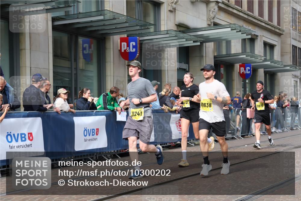 13.09.2026 - 21. swb-Marathon Bremen Strokosch-Dieckow http://msf.ph/oto/10300202 13.09.2026 10:48:12 Ziel 10231, 10269, 10421, 10426, 10489, 10538, 10638, 10770, 10814, 10815, 10917, 10993, 11135, 11196, 11241, 11372, 11582, 11611, 11683, 11815, 11837, 12259, 13570, 10142, 10316, 10329, 11058, 11193, 11241, 11360, 11735, 11781, 12278, 12354, 12487, 13620 meine-sportfotos.de