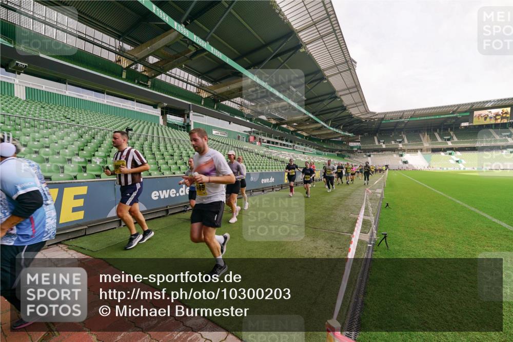 13.09.2026 - 21. swb-Marathon Bremen Michael Burmester http://msf.ph/oto/10300203 13.09.2026 10:39:09 Laufen im Stadion 10135, 10138, 10139, 10168, 10188, 10190, 10204, 10205, 10217, 10229, 10234, 10238, 10259, 10260, 10279, 10280, 10305, 10314, 10360, 10363, 10364, 10370, 10375, 10376, 10378, 10404, 10432, 10457, 10465, 10469, 10484, 10488, 10493, 10501, 10505, 10510, 10511, 10526, 10556, 10576, 10580, 10595, 10609, 10616, 10619, 10630, 10645, 10654, 10660, 10661, 10662, 10664, 10681, 10682, 10686, 10695, 10697, 10712, 10737, 10743, 10802, 10823 meine-sportfotos.de
