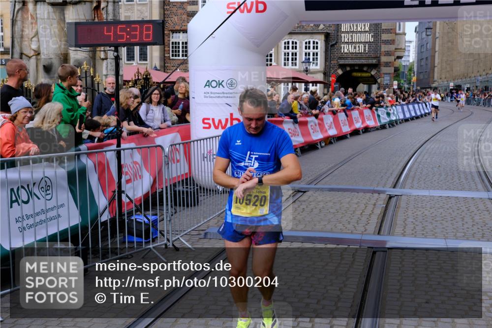 13.09.2026 - 21. swb-Marathon Bremen Tim E. http://msf.ph/oto/10300204 13.09.2026 10:40:55 Ziel 10520, 10575, 11373, 13563, 13566, 13616 meine-sportfotos.de