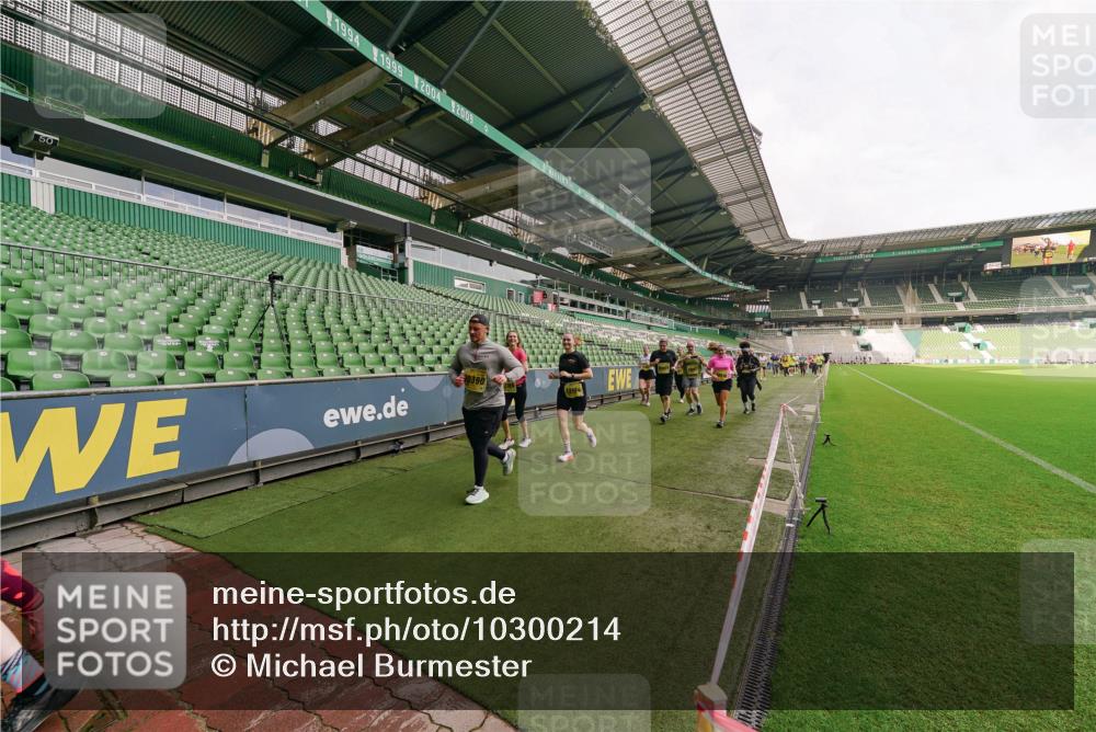 13.09.2026 - 21. swb-Marathon Bremen Michael Burmester http://msf.ph/oto/10300214 13.09.2026 10:39:12 Laufen im Stadion 10135, 10138, 10139, 10168, 10188, 10190, 10204, 10205, 10217, 10229, 10234, 10238, 10259, 10260, 10279, 10280, 10305, 10314, 10360, 10363, 10364, 10370, 10375, 10376, 10378, 10404, 10432, 10457, 10465, 10469, 10484, 10493, 10501, 10505, 10510, 10511, 10526, 10556, 10576, 10580, 10595, 10609, 10616, 10619, 10630, 10645, 10654, 10660, 10661, 10662, 10664, 10681, 10682, 10686, 10695, 10697, 10712, 10737, 10743, 10802, 10823 meine-sportfotos.de