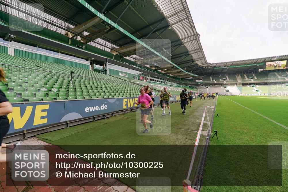 13.09.2026 - 21. swb-Marathon Bremen Michael Burmester http://msf.ph/oto/10300225 13.09.2026 10:39:14 Laufen im Stadion 10135, 10138, 10139, 10168, 10188, 10190, 10204, 10205, 10217, 10229, 10234, 10238, 10259, 10260, 10279, 10280, 10305, 10314, 10360, 10363, 10364, 10370, 10375, 10376, 10378, 10404, 10432, 10457, 10465, 10469, 10484, 10493, 10501, 10505, 10510, 10511, 10526, 10556, 10576, 10580, 10595, 10599, 10609, 10616, 10619, 10630, 10645, 10654, 10660, 10661, 10662, 10664, 10681, 10682, 10686, 10695, 10697, 10712, 10737, 10743, 10802, 10823 meine-sportfotos.de