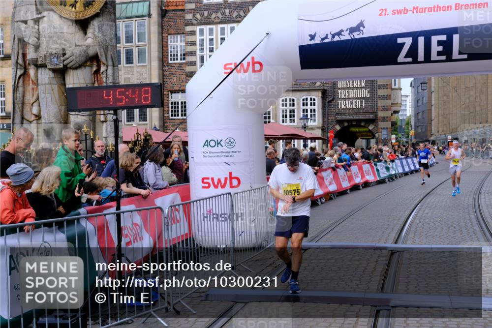 13.09.2026 - 21. swb-Marathon Bremen Tim E. http://msf.ph/oto/10300231 13.09.2026 10:41:05 Ziel 10520, 10575, 11903, 12477 meine-sportfotos.de