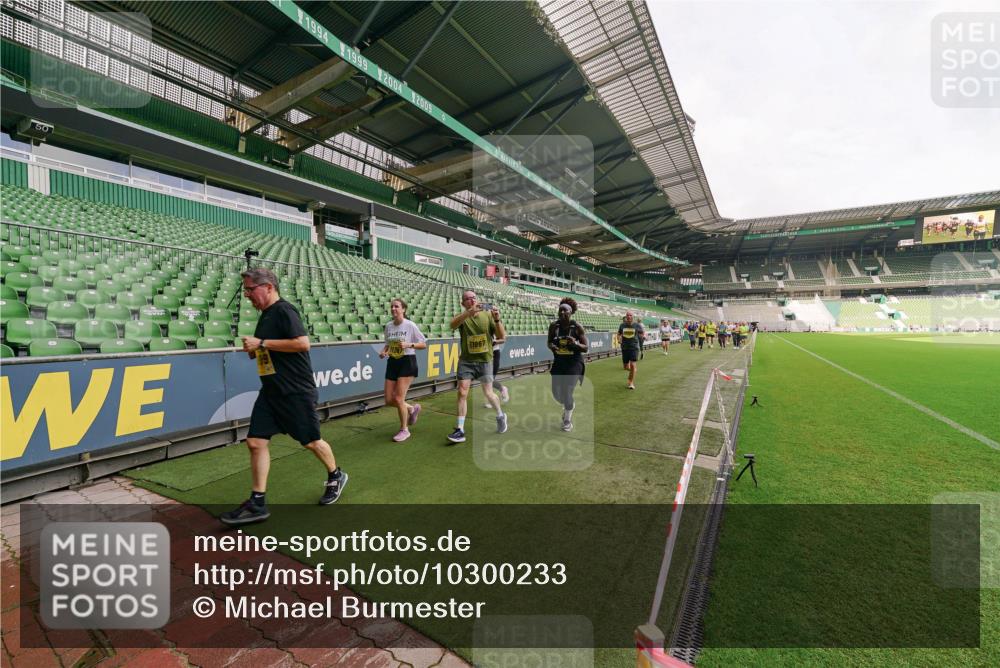 13.09.2026 - 21. swb-Marathon Bremen Michael Burmester http://msf.ph/oto/10300233 13.09.2026 10:39:15 Laufen im Stadion 10135, 10138, 10139, 10168, 10188, 10190, 10204, 10205, 10217, 10229, 10234, 10238, 10259, 10260, 10279, 10280, 10305, 10314, 10360, 10363, 10364, 10370, 10375, 10376, 10378, 10386, 10404, 10432, 10457, 10465, 10469, 10484, 10493, 10501, 10505, 10510, 10511, 10526, 10556, 10576, 10580, 10595, 10599, 10609, 10616, 10619, 10630, 10645, 10654, 10660, 10661, 10662, 10664, 10681, 10682, 10686, 10695, 10697, 10712, 10737, 10743, 10802, 10823 meine-sportfotos.de