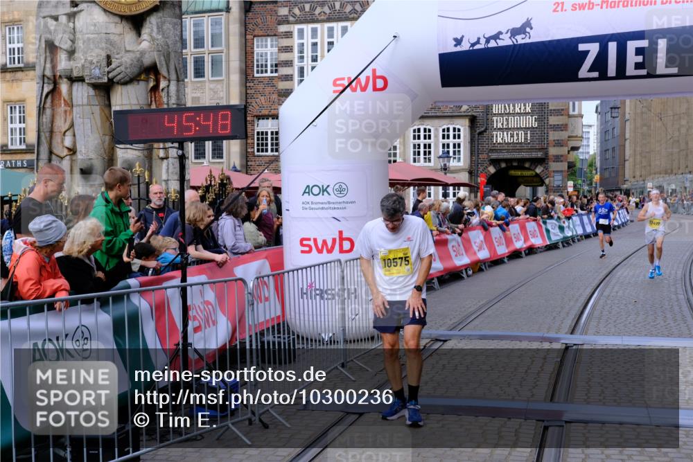 13.09.2026 - 21. swb-Marathon Bremen Tim E. http://msf.ph/oto/10300236 13.09.2026 10:41:05 Ziel 10520, 10575, 11903, 12477 meine-sportfotos.de
