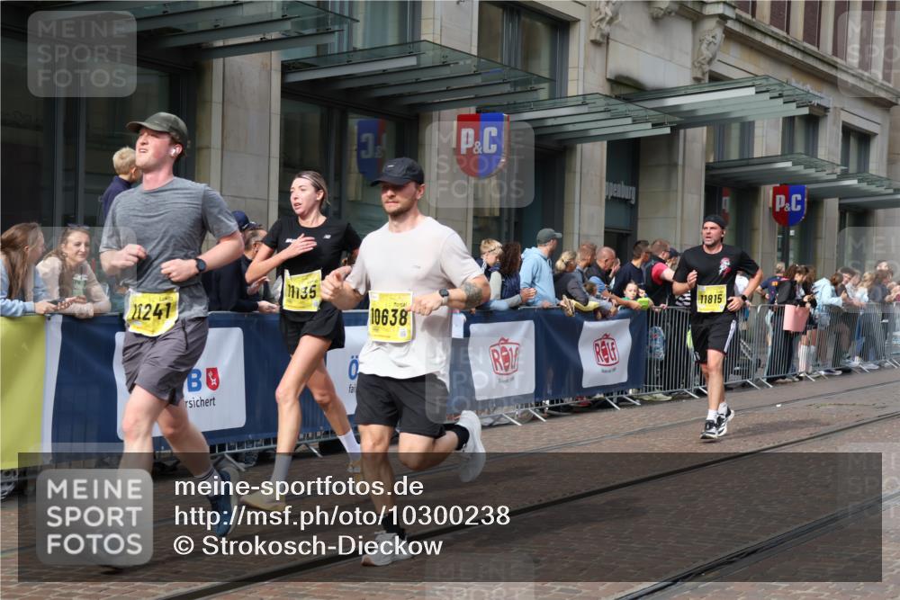 13.09.2026 - 21. swb-Marathon Bremen Strokosch-Dieckow http://msf.ph/oto/10300238 13.09.2026 10:48:13 Ziel 10231, 10269, 10421, 10426, 10489, 10538, 10638, 10770, 10814, 10815, 10917, 10993, 11135, 11196, 11372, 11582, 11611, 11683, 11815, 11837, 12259, 13570, 10142, 10316, 10329, 10638, 11058, 11135, 11193, 11241, 11360, 11735, 11781, 12278, 12354, 12487, 13620 meine-sportfotos.de