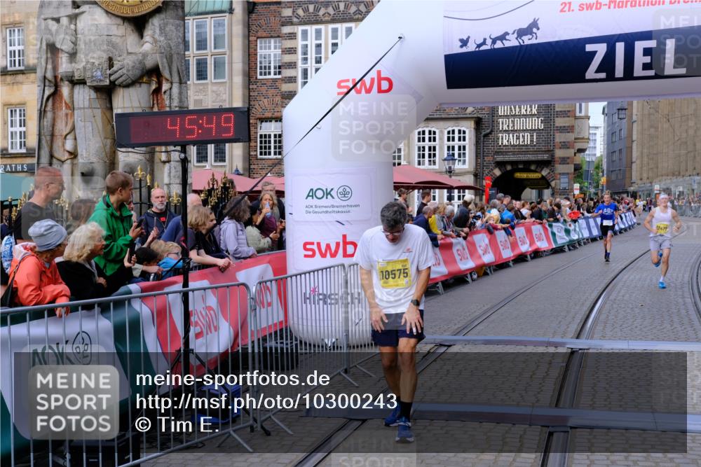 13.09.2026 - 21. swb-Marathon Bremen Tim E. http://msf.ph/oto/10300243 13.09.2026 10:41:05 Ziel 10520, 10575, 11903, 12477 meine-sportfotos.de