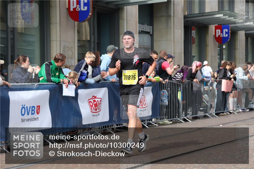 13.09.2026 - 21. swb-Marathon Bremen Strokosch-Dieckow http://msf.ph/oto/10300249 13.09.2026 10:48:13 Ziel 10231, 10269, 10421, 10426, 10489, 10538, 10638, 10770, 10814, 10815, 10917, 10993, 11135, 11196, 11372, 11582, 11611, 11683, 11815, 11837, 12259, 13570, 10142, 10316, 10329, 10638, 11058, 11135, 11193, 11241, 11360, 11735, 11781, 12278, 12354, 12487, 13620 meine-sportfotos.de