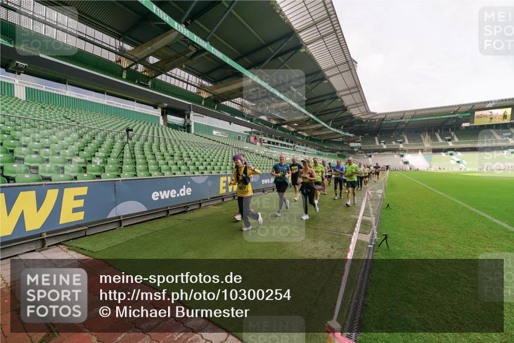 13.09.2026 - 21. swb-Marathon Bremen Michael Burmester http://msf.ph/oto/10300254 13.09.2026 10:39:24 Laufen im Stadion 10135, 10138, 10139, 10156, 10168, 10188, 10190, 10204, 10205, 10217, 10229, 10234, 10238, 10259, 10260, 10279, 10280, 10305, 10314, 10360, 10363, 10364, 10378, 10386, 10404, 10457, 10465, 10469, 10484, 10493, 10501, 10505, 10510, 10511, 10526, 10556, 10570, 10576, 10580, 10595, 10599, 10609, 10616, 10619, 10630, 10645, 10653, 10660, 10661, 10662, 10664, 10681, 10682, 10686, 10695, 10696, 10697, 10712, 10737, 10743, 10751, 10802, 10823 meine-sportfotos.de