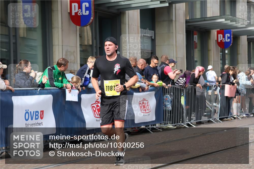13.09.2026 - 21. swb-Marathon Bremen Strokosch-Dieckow http://msf.ph/oto/10300256 13.09.2026 10:48:14 Ziel 10231, 10269, 10421, 10426, 10489, 10538, 10770, 10814, 10815, 10917, 10993, 11196, 11372, 11582, 11611, 11683, 11815, 11837, 12259, 13570, 10142, 10316, 10329, 10638, 11058, 11135, 11193, 11241, 11360, 11735, 11781, 12278, 12354, 12487, 13620 meine-sportfotos.de