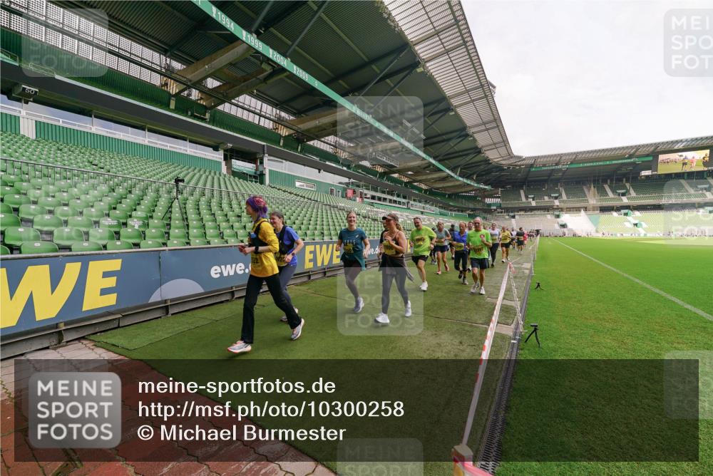 13.09.2026 - 21. swb-Marathon Bremen Michael Burmester http://msf.ph/oto/10300258 13.09.2026 10:39:25 Laufen im Stadion 10135, 10138, 10139, 10156, 10168, 10169, 10188, 10190, 10204, 10205, 10217, 10229, 10234, 10238, 10259, 10260, 10279, 10280, 10305, 10314, 10360, 10363, 10364, 10378, 10386, 10404, 10457, 10465, 10469, 10484, 10493, 10501, 10505, 10510, 10511, 10526, 10556, 10570, 10576, 10580, 10595, 10599, 10609, 10616, 10619, 10630, 10645, 10653, 10660, 10661, 10662, 10664, 10681, 10682, 10686, 10695, 10696, 10697, 10712, 10737, 10743, 10751, 10802, 10823 meine-sportfotos.de