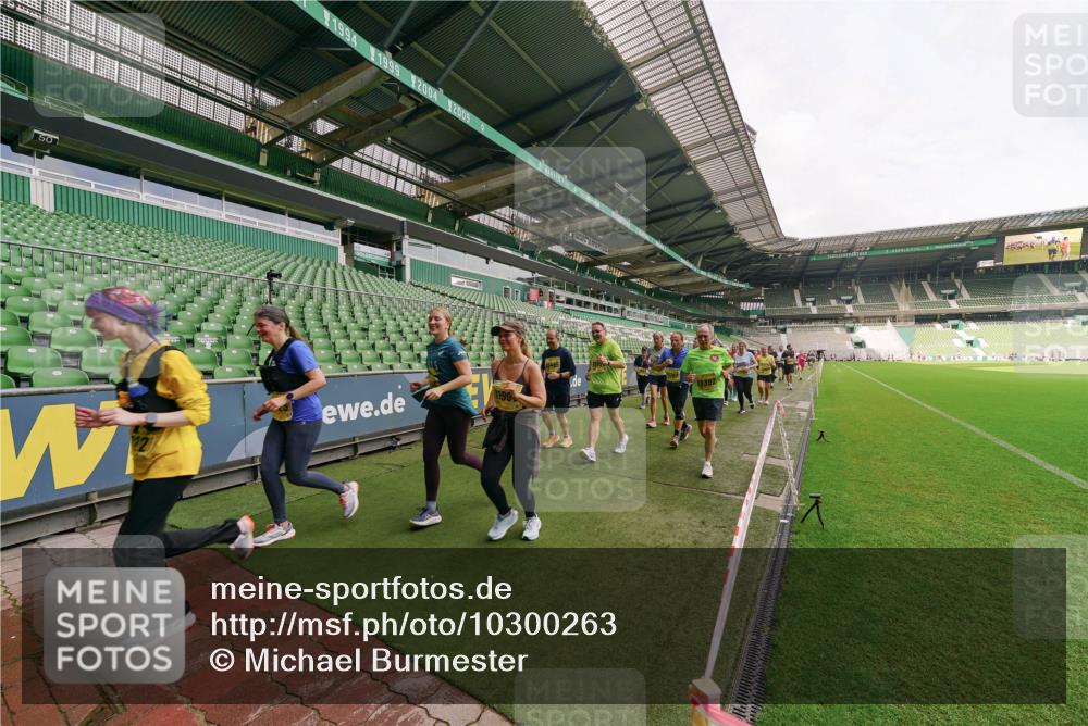 13.09.2026 - 21. swb-Marathon Bremen Michael Burmester http://msf.ph/oto/10300263 13.09.2026 10:39:26 Laufen im Stadion 10135, 10138, 10139, 10156, 10168, 10169, 10188, 10190, 10204, 10205, 10217, 10229, 10234, 10238, 10259, 10260, 10279, 10280, 10305, 10314, 10360, 10363, 10364, 10378, 10386, 10404, 10457, 10465, 10469, 10484, 10493, 10501, 10505, 10510, 10511, 10526, 10556, 10570, 10576, 10580, 10595, 10599, 10609, 10616, 10619, 10630, 10645, 10653, 10660, 10661, 10662, 10664, 10681, 10682, 10686, 10695, 10696, 10697, 10712, 10737, 10743, 10751, 10802, 10823 meine-sportfotos.de
