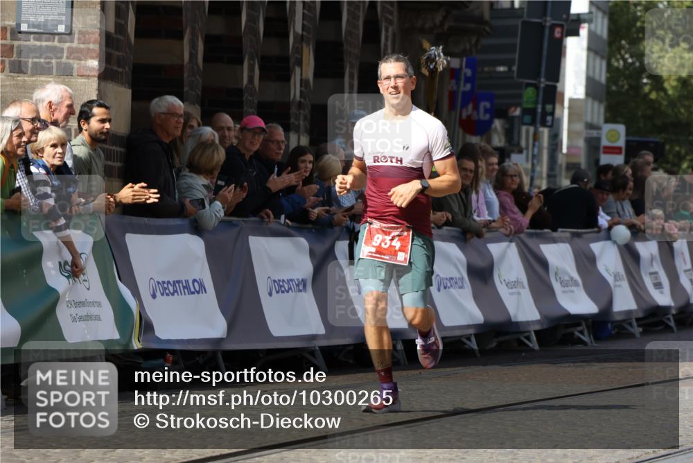 13.09.2026 - 21. swb-Marathon Bremen Strokosch-Dieckow http://msf.ph/oto/10300265 13.09.2026 12:49:21 Ziel 934, 1428, 1483 meine-sportfotos.de