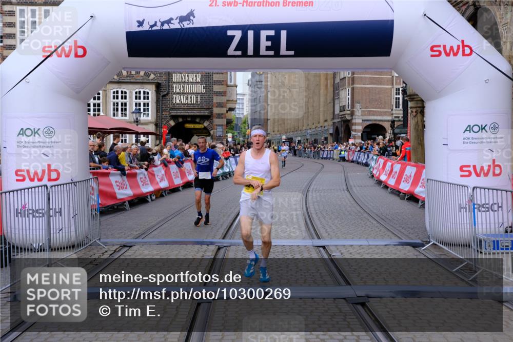 13.09.2026 - 21. swb-Marathon Bremen Tim E. http://msf.ph/oto/10300269 13.09.2026 10:41:08 Ziel 10575, 11903, 12477 meine-sportfotos.de