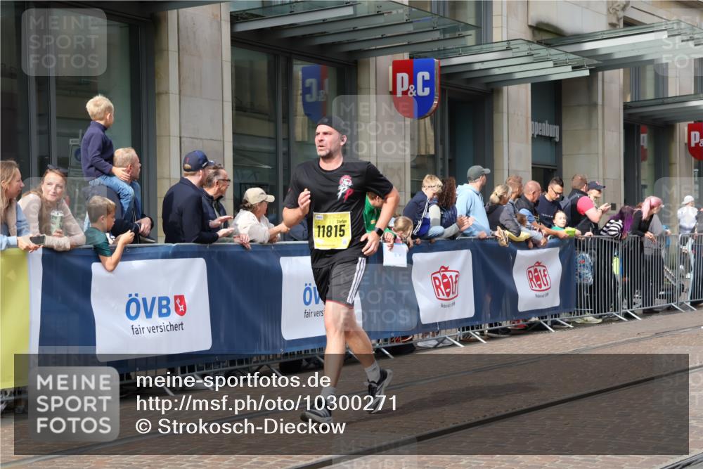 13.09.2026 - 21. swb-Marathon Bremen Strokosch-Dieckow http://msf.ph/oto/10300271 13.09.2026 10:48:14 Ziel 10231, 10269, 10421, 10426, 10489, 10538, 10770, 10814, 10815, 10917, 10993, 11196, 11372, 11582, 11611, 11683, 11815, 11837, 12259, 13570, 10142, 10316, 10329, 10638, 11058, 11135, 11193, 11241, 11360, 11735, 11781, 12278, 12354, 12487, 13620 meine-sportfotos.de