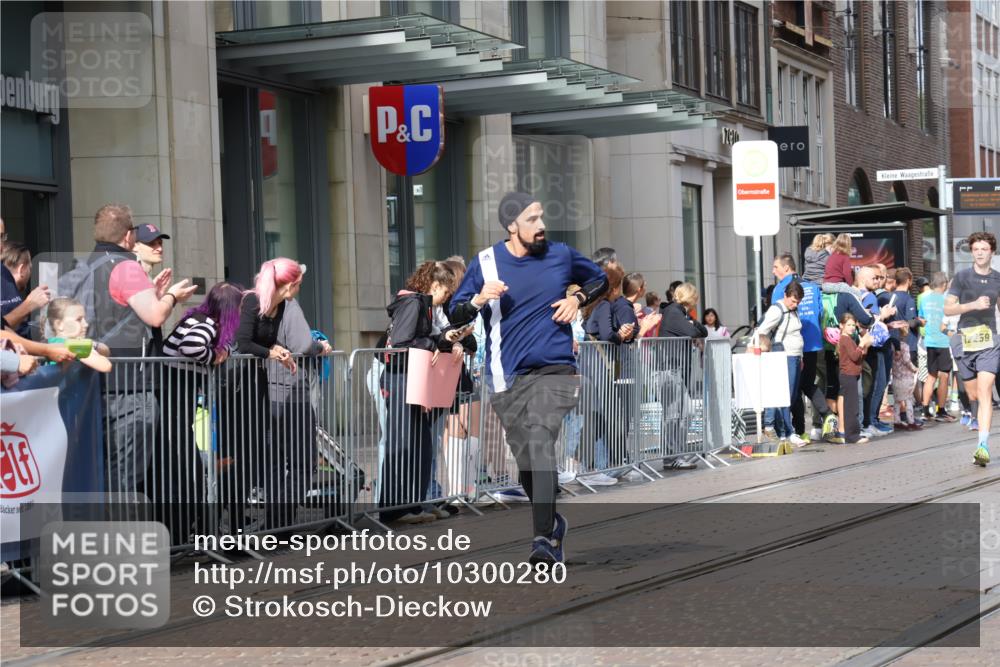 13.09.2026 - 21. swb-Marathon Bremen Strokosch-Dieckow http://msf.ph/oto/10300280 13.09.2026 10:48:15 Ziel 10231, 10269, 10421, 10426, 10489, 10538, 10770, 10814, 10815, 10917, 10993, 11196, 11372, 11582, 11611, 11683, 11815, 11837, 12259, 13570, 10142, 10316, 10329, 10638, 11058, 11135, 11193, 11241, 11735, 11781, 11815, 12278, 12354, 12487, 13620 meine-sportfotos.de