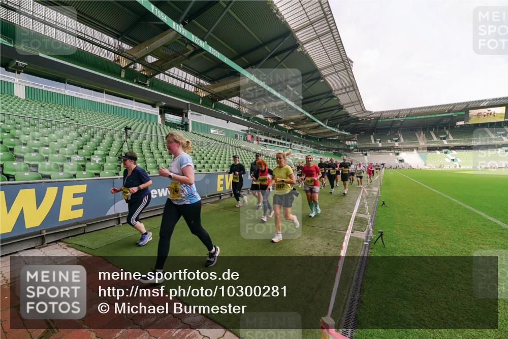 13.09.2026 - 21. swb-Marathon Bremen Michael Burmester http://msf.ph/oto/10300281 13.09.2026 10:39:29 Laufen im Stadion 10135, 10138, 10139, 10156, 10168, 10169, 10188, 10204, 10205, 10217, 10229, 10234, 10238, 10259, 10260, 10279, 10280, 10299, 10314, 10360, 10363, 10364, 10378, 10386, 10404, 10457, 10465, 10469, 10484, 10493, 10501, 10505, 10510, 10511, 10526, 10556, 10570, 10576, 10580, 10595, 10599, 10609, 10616, 10619, 10630, 10645, 10653, 10660, 10661, 10662, 10664, 10681, 10682, 10686, 10695, 10696, 10697, 10712, 10737, 10743, 10751, 10802, 10823 meine-sportfotos.de