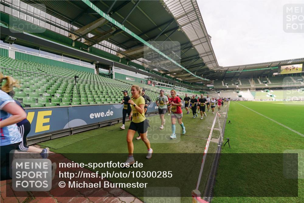 13.09.2026 - 21. swb-Marathon Bremen Michael Burmester http://msf.ph/oto/10300285 13.09.2026 10:39:30 Laufen im Stadion 10135, 10138, 10139, 10156, 10168, 10169, 10188, 10204, 10205, 10217, 10229, 10234, 10238, 10259, 10260, 10279, 10280, 10299, 10314, 10360, 10363, 10364, 10378, 10386, 10404, 10457, 10465, 10469, 10484, 10493, 10501, 10505, 10510, 10511, 10526, 10556, 10570, 10576, 10580, 10595, 10599, 10609, 10616, 10619, 10630, 10645, 10653, 10660, 10661, 10662, 10664, 10681, 10682, 10686, 10695, 10696, 10697, 10712, 10737, 10743, 10751, 10802 meine-sportfotos.de