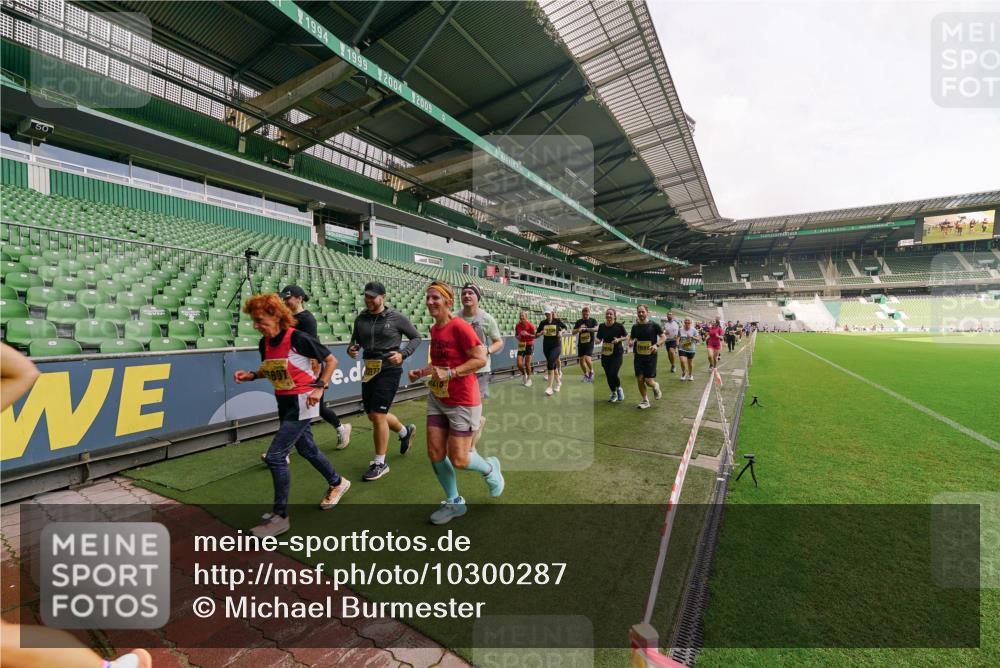 13.09.2026 - 21. swb-Marathon Bremen Michael Burmester http://msf.ph/oto/10300287 13.09.2026 10:39:31 Laufen im Stadion 10135, 10138, 10139, 10156, 10168, 10169, 10188, 10204, 10205, 10217, 10229, 10234, 10238, 10259, 10260, 10279, 10280, 10299, 10314, 10360, 10363, 10364, 10378, 10386, 10404, 10457, 10469, 10484, 10493, 10501, 10505, 10510, 10511, 10526, 10556, 10570, 10576, 10580, 10595, 10599, 10609, 10616, 10619, 10630, 10645, 10653, 10660, 10661, 10662, 10664, 10681, 10682, 10686, 10695, 10696, 10697, 10712, 10737, 10743, 10751, 10802 meine-sportfotos.de
