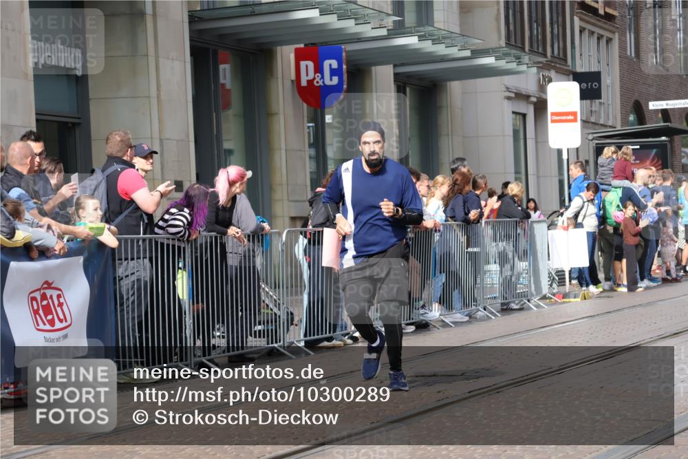 13.09.2026 - 21. swb-Marathon Bremen Strokosch-Dieckow http://msf.ph/oto/10300289 13.09.2026 10:48:15 Ziel 10231, 10269, 10421, 10426, 10489, 10538, 10770, 10814, 10815, 10917, 10993, 11196, 11372, 11582, 11611, 11683, 11815, 11837, 12259, 13570, 10142, 10316, 10329, 10638, 11058, 11135, 11193, 11241, 11735, 11781, 11815, 12278, 12354, 12487, 13620 meine-sportfotos.de