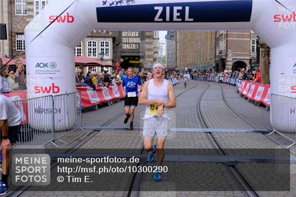 13.09.2026 - 21. swb-Marathon Bremen Tim E. http://msf.ph/oto/10300290 13.09.2026 10:41:09 Ziel 10575, 11903, 12477 meine-sportfotos.de
