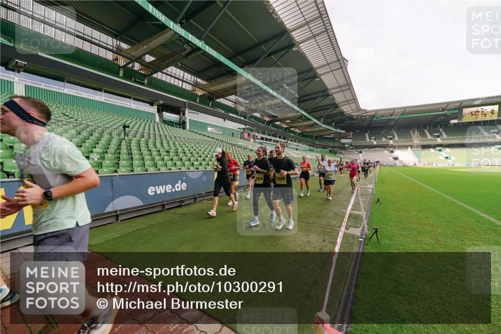 13.09.2026 - 21. swb-Marathon Bremen Michael Burmester http://msf.ph/oto/10300291 13.09.2026 10:39:32 Laufen im Stadion 10135, 10138, 10139, 10156, 10168, 10169, 10188, 10204, 10205, 10217, 10229, 10234, 10238, 10259, 10260, 10279, 10280, 10299, 10314, 10360, 10363, 10364, 10378, 10386, 10404, 10457, 10469, 10484, 10493, 10501, 10505, 10510, 10511, 10526, 10556, 10570, 10576, 10580, 10595, 10599, 10609, 10616, 10619, 10630, 10645, 10653, 10660, 10661, 10662, 10664, 10681, 10682, 10686, 10695, 10696, 10697, 10712, 10737, 10743, 10751, 10802 meine-sportfotos.de