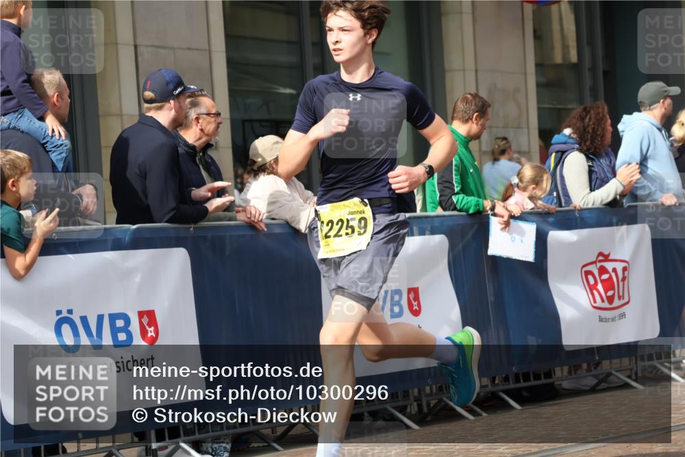 13.09.2026 - 21. swb-Marathon Bremen Strokosch-Dieckow http://msf.ph/oto/10300296 13.09.2026 10:48:20 Ziel 10231, 10269, 10426, 10489, 10538, 10770, 10814, 10815, 10917, 10993, 11196, 11372, 11582, 11611, 11837, 11885, 13512, 13570, 10142, 10316, 10329, 10421, 10638, 11058, 11135, 11193, 11241, 11683, 11781, 11815, 12259, 12354, 12487, 13620 meine-sportfotos.de