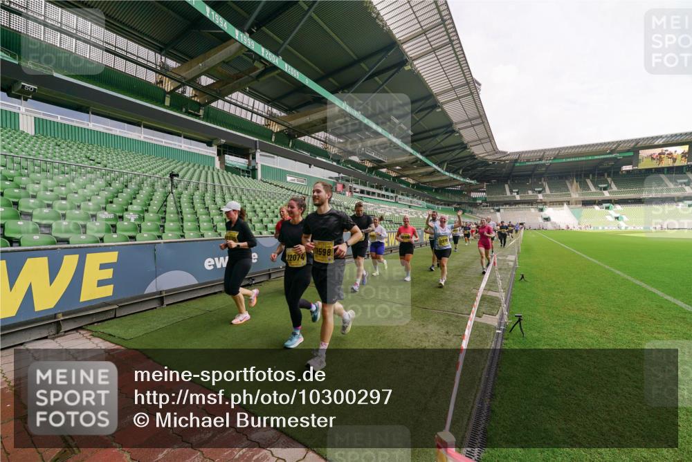 13.09.2026 - 21. swb-Marathon Bremen Michael Burmester http://msf.ph/oto/10300297 13.09.2026 10:39:33 Laufen im Stadion 10135, 10138, 10139, 10156, 10168, 10169, 10188, 10204, 10205, 10213, 10217, 10229, 10234, 10238, 10259, 10260, 10279, 10280, 10299, 10314, 10360, 10363, 10364, 10378, 10386, 10404, 10457, 10469, 10484, 10493, 10501, 10505, 10510, 10511, 10526, 10556, 10570, 10576, 10580, 10595, 10599, 10609, 10616, 10619, 10630, 10645, 10653, 10660, 10661, 10662, 10664, 10681, 10682, 10686, 10695, 10696, 10697, 10712, 10737, 10743, 10751, 10802 meine-sportfotos.de