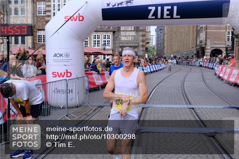 13.09.2026 - 21. swb-Marathon Bremen Tim E. http://msf.ph/oto/10300298 13.09.2026 10:41:10 Ziel 10575, 11903, 12209, 12477 meine-sportfotos.de