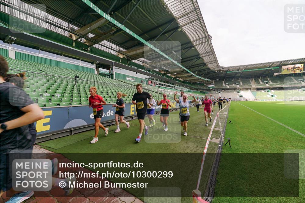 13.09.2026 - 21. swb-Marathon Bremen Michael Burmester http://msf.ph/oto/10300299 13.09.2026 10:39:33 Laufen im Stadion 10135, 10138, 10139, 10156, 10168, 10169, 10188, 10204, 10205, 10213, 10217, 10229, 10234, 10238, 10259, 10260, 10279, 10280, 10299, 10314, 10360, 10363, 10364, 10378, 10386, 10404, 10457, 10469, 10484, 10493, 10501, 10505, 10510, 10511, 10526, 10556, 10570, 10576, 10580, 10595, 10599, 10609, 10616, 10619, 10630, 10645, 10653, 10660, 10661, 10662, 10664, 10681, 10682, 10686, 10695, 10696, 10697, 10712, 10737, 10743, 10751, 10802 meine-sportfotos.de