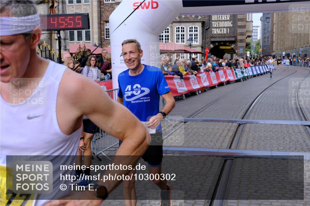 13.09.2026 - 21. swb-Marathon Bremen Tim E. http://msf.ph/oto/10300302 13.09.2026 10:41:12 Ziel 10575, 11903, 12209, 12477 meine-sportfotos.de