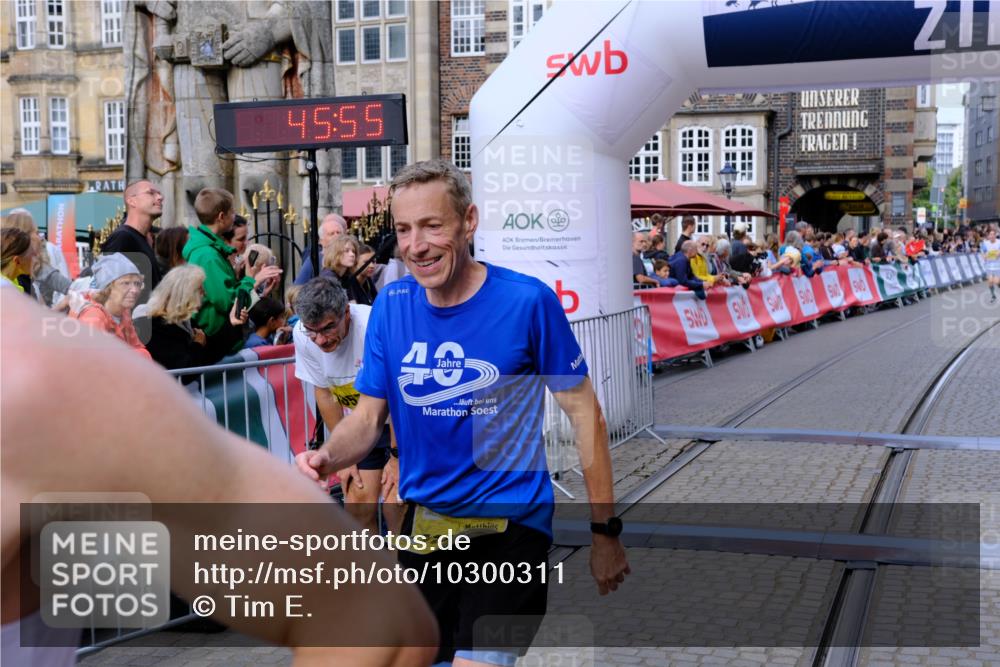 13.09.2026 - 21. swb-Marathon Bremen Tim E. http://msf.ph/oto/10300311 13.09.2026 10:41:12 Ziel 10575, 11903, 12209, 12477 meine-sportfotos.de