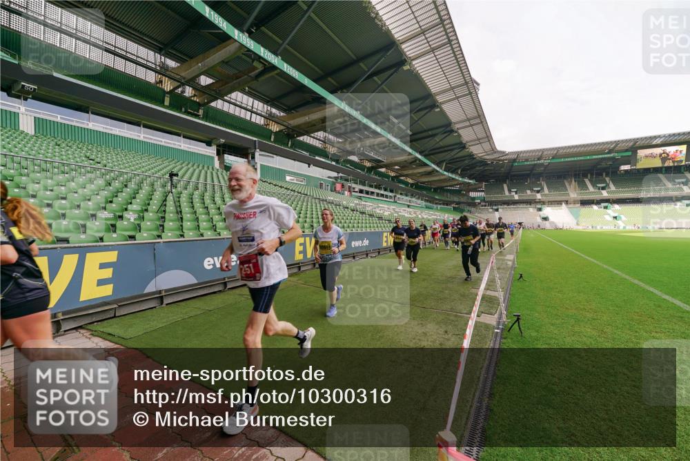 13.09.2026 - 21. swb-Marathon Bremen Michael Burmester http://msf.ph/oto/10300316 13.09.2026 10:39:38 Laufen im Stadion 10135, 10138, 10139, 10156, 10168, 10169, 10188, 10204, 10213, 10217, 10229, 10234, 10238, 10259, 10260, 10279, 10280, 10299, 10314, 10321, 10360, 10363, 10364, 10378, 10386, 10404, 10406, 10417, 10435, 10457, 10469, 10484, 10493, 10501, 10505, 10510, 10511, 10526, 10556, 10570, 10576, 10580, 10595, 10599, 10609, 10616, 10619, 10630, 10645, 10653, 10660, 10661, 10662, 10664, 10681, 10682, 10686, 10695, 10696, 10697, 10712, 10737, 10743, 10751, 10802 meine-sportfotos.de