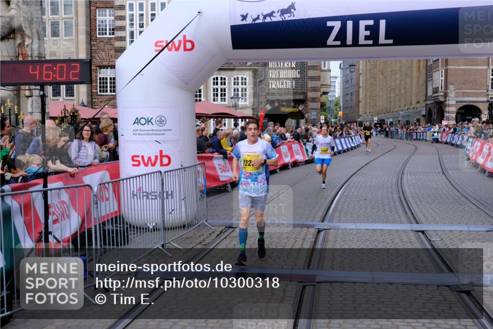 13.09.2026 - 21. swb-Marathon Bremen Tim E. http://msf.ph/oto/10300318 13.09.2026 10:41:19 Ziel 11201, 11903, 12209, 12477 meine-sportfotos.de