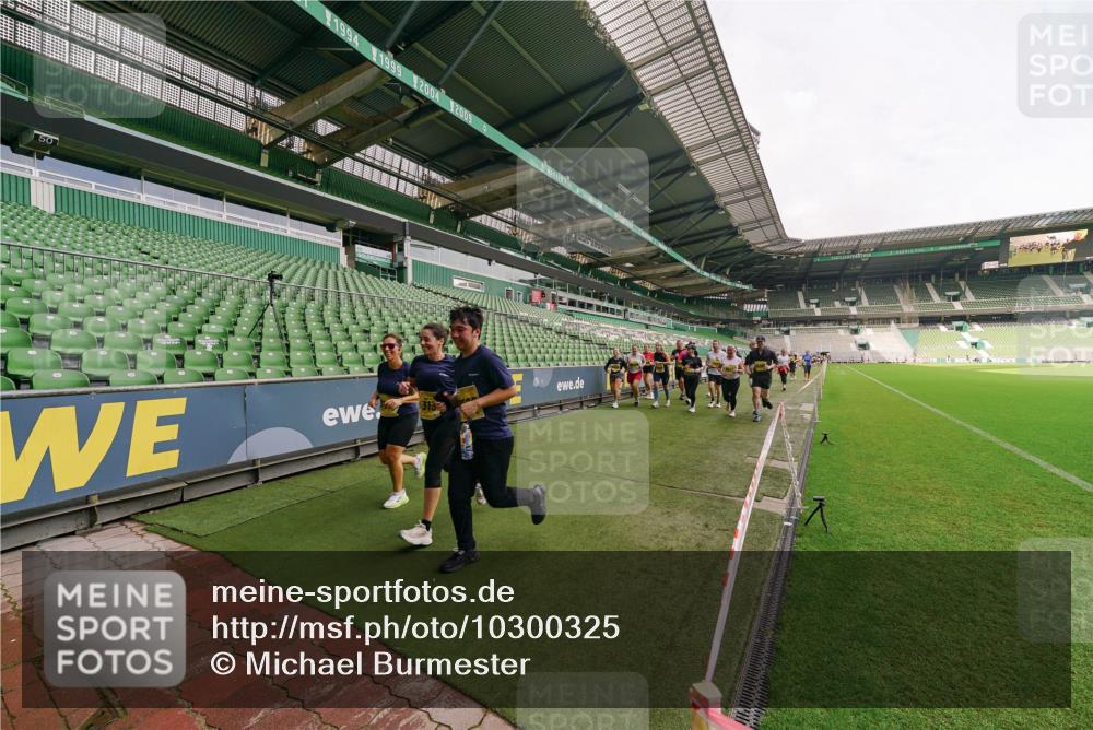 13.09.2026 - 21. swb-Marathon Bremen Michael Burmester http://msf.ph/oto/10300325 13.09.2026 10:39:40 Laufen im Stadion 10135, 10138, 10139, 10156, 10168, 10169, 10188, 10204, 10213, 10217, 10229, 10234, 10238, 10259, 10260, 10279, 10280, 10299, 10314, 10321, 10360, 10363, 10364, 10378, 10386, 10404, 10406, 10417, 10435, 10457, 10469, 10484, 10493, 10501, 10505, 10510, 10511, 10526, 10556, 10570, 10576, 10580, 10595, 10599, 10609, 10616, 10619, 10630, 10645, 10653, 10660, 10661, 10662, 10664, 10681, 10682, 10686, 10695, 10696, 10697, 10712, 10737, 10743, 10751, 10802 meine-sportfotos.de