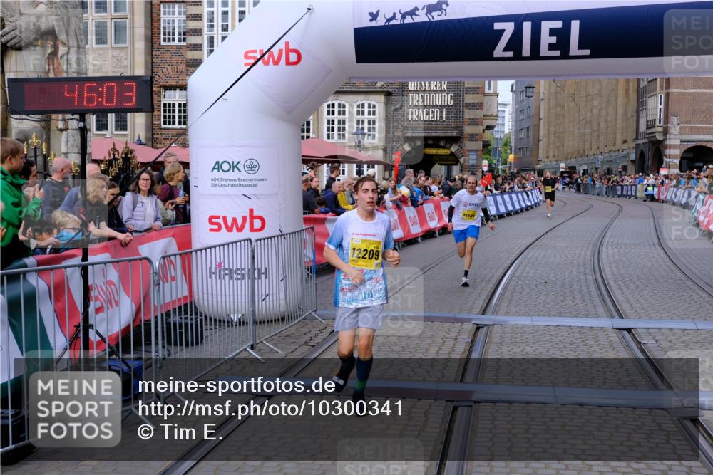 13.09.2026 - 21. swb-Marathon Bremen Tim E. http://msf.ph/oto/10300341 13.09.2026 10:41:20 Ziel 11077, 11201, 11903, 12209, 12477 meine-sportfotos.de