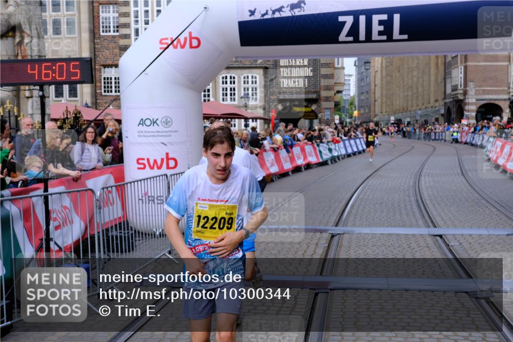 13.09.2026 - 21. swb-Marathon Bremen Tim E. http://msf.ph/oto/10300344 13.09.2026 10:41:22 Ziel 11077, 11201, 12209 meine-sportfotos.de
